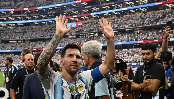 115388000-argentinas-forward-10-lionel-messi-waves-as-he-leaves-the-pitch-after-winning-the-2026-w.j.jpeg