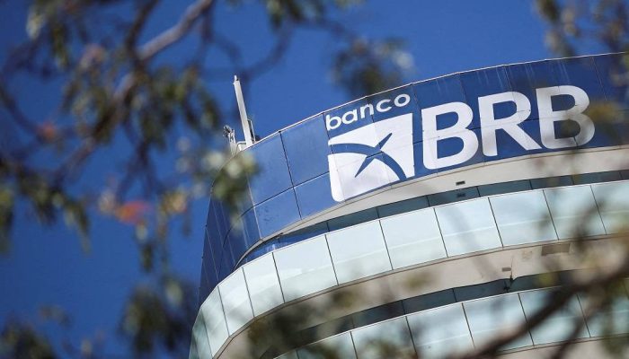 2025-04-10T143921Z_1_LYNXNPEL390SM_RTROPTP_4_BANCO-MASTER-M-A-BANCO-BRASILIA.jpg