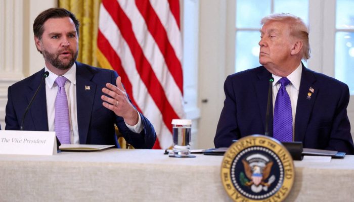 2026-01-12T195430Z_1_LYNXMPEM0B12A_RTROPTP_4_USA-TRUMP.jpg