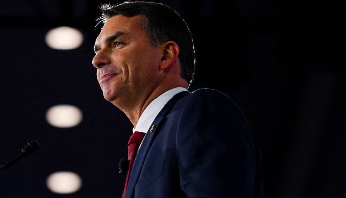 2026-04-01T100422Z_2111443088_RC2VDKASHUXG_RTRMADP_3_USA-ELECTION-BOLSONARO.jpg