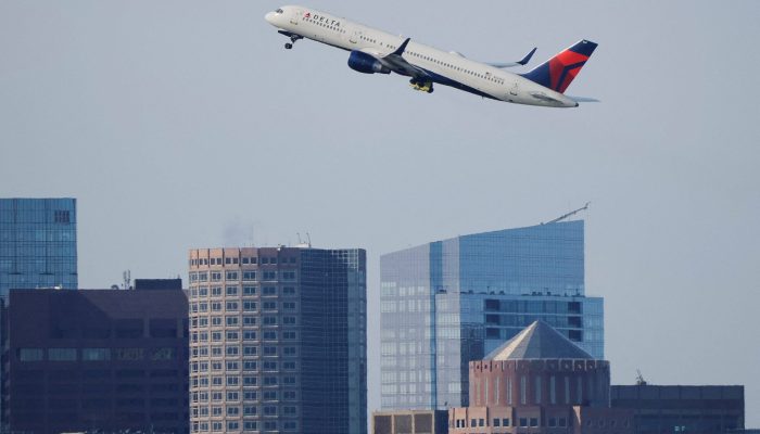 2026-07-09T213737Z_1_LYNXMPEM681EH_RTROPTP_4_USA-SHUTDOWN-AIR-TRAVEL.jpg