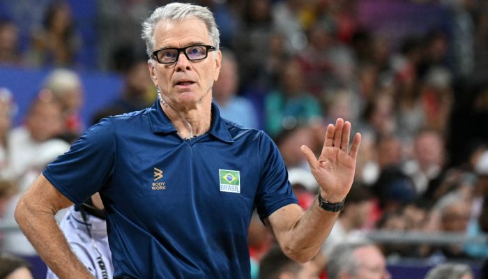 AFP__20240731__367X2CY__v1__MidRes__VolleyballOlyParis2024PolBra.jpg
