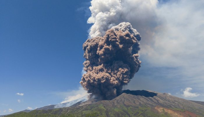 AFP__20250602__48WB77X__v4__Preview__ItalyVolcanoEruptionEtna.jpg