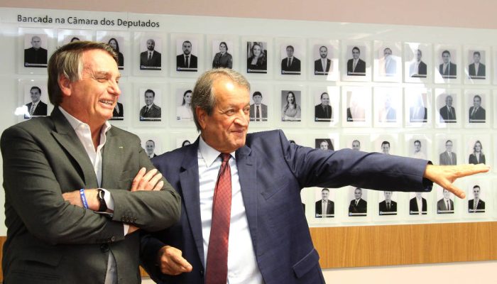 Bolsonaro-com-Valdemar-no-Congresso.jpg