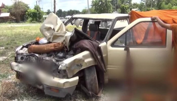 Carro-dirigido-por-crianca-a-Tailandia-atropela-e-mata-oito-monges.jpg