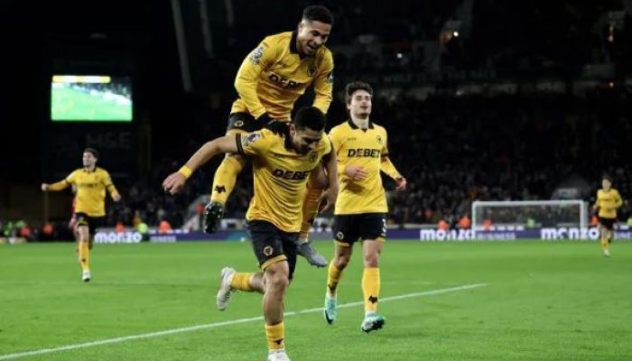 Joao-Gomes-cria-do-Flamengo-comemora-gol-dos-Wolves-com-Andre-ex-Fluminense.jpg