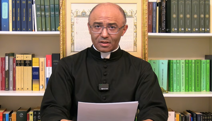 PADRE-EXCOMULGADO-e1784265163349.png