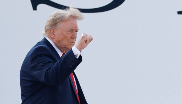 Presidente-dos-EUA-Donald-Trump-ao-embarcar-no-novo-Air-Force-One.jpg