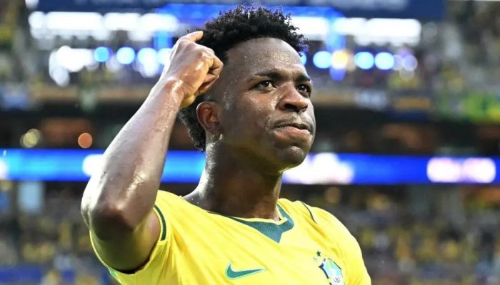 Vini-Jr.-aponta-para-a-cabeca-apos-fazer-o-segundo-gol-do-Brasil-contra-a-Escocia-aspect-ratio-512-3.jpeg