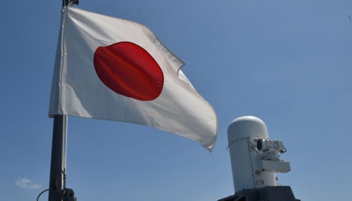 bandeira-do-japao-durante-exercicios-militares-do-pais-asiatico-1464130269052_900x506.jpg