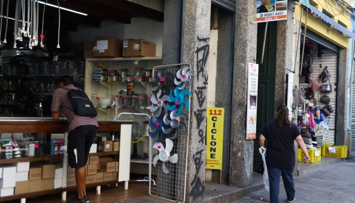 comercio_na_saara_reabre_no_rio_tnrgo_abr_0904216686-scaled-1.jpeg