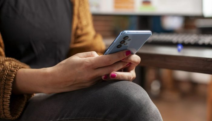 female-employee-holding-mobile-device.webp.jpeg
