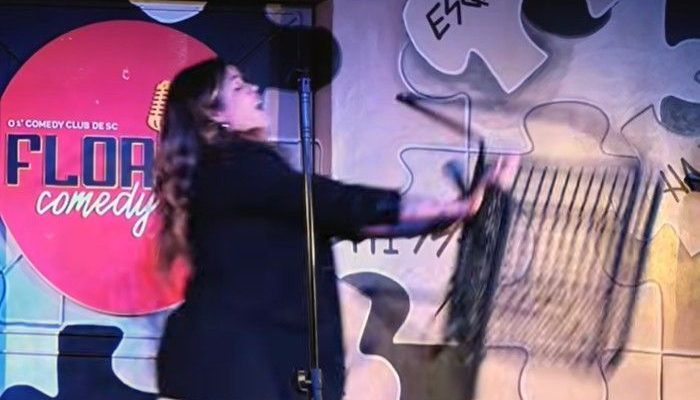 fernanda-arantes-cadeirada-humorista.jpg