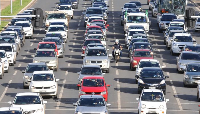 ipva-carros-transito.jpeg