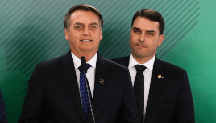 jair-e-flavio-bolsonaro-e1765590643508.png