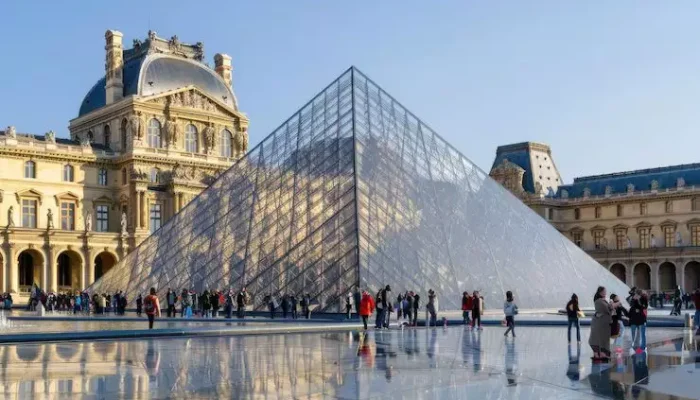 louvre-2-1.webp.webp