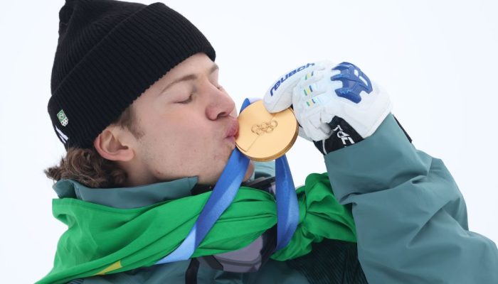 lucas-beijo-medalha-e1783266117198.jpg