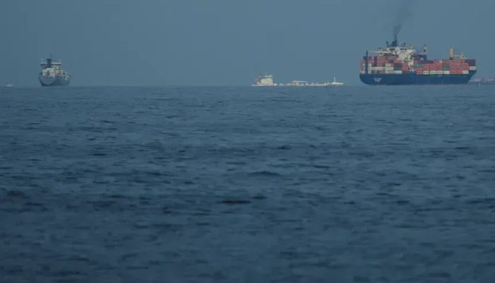 navios-no-Estreito-Ormuz.webp.jpeg
