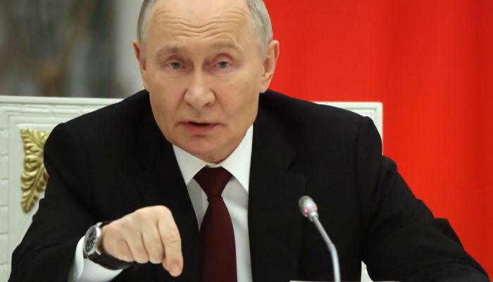 putin-durante-reuniao-com-jovens-cientistas-no-kremlin.jpg
